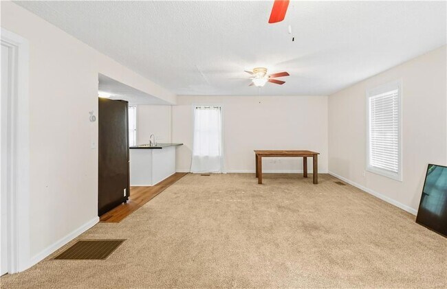 Building Photo - 3950 Lookout Point Dr