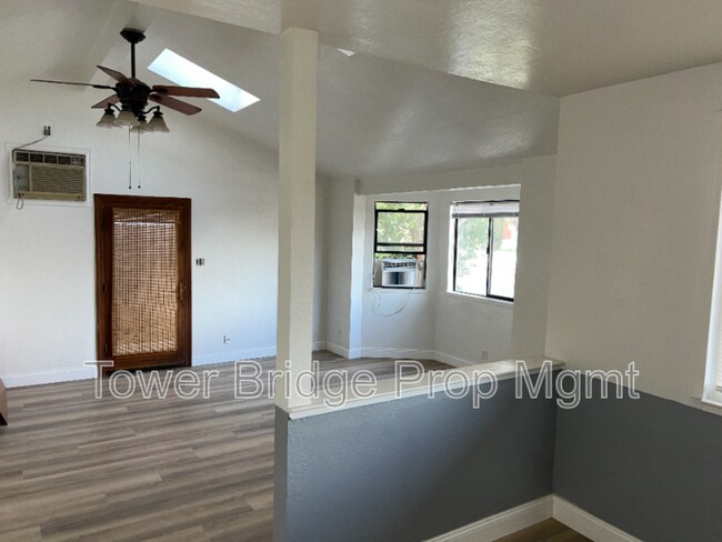 Building Photo - 1328 School St