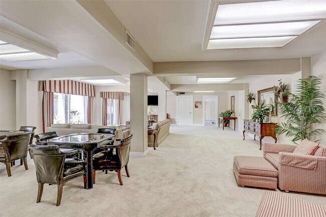 Building Photo - 7555 Katy Fwy