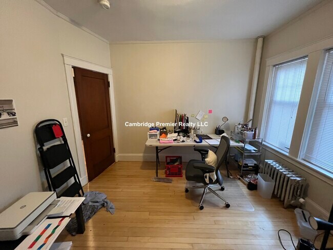 Building Photo - 6 Linnaean St