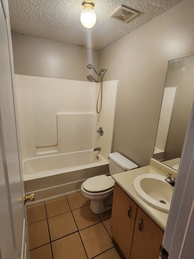 Building Photo - 2710 Java Ct
