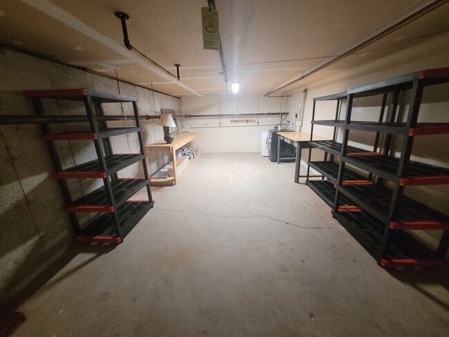 Building Photo - 456 Mammoth Rd