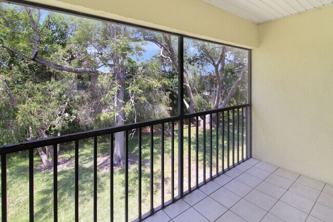 Building Photo - 928 Capri Isles Blvd