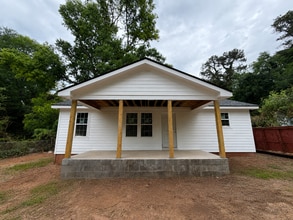 Building Photo - CHARMING COTTAGE AVAILABLE AUGUST OR JULY 2026!