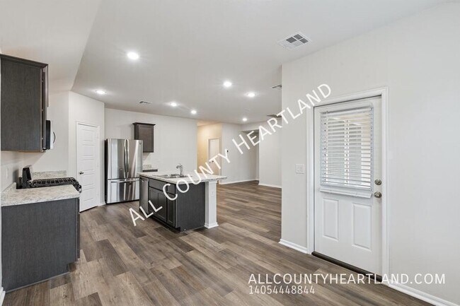 Building Photo - 3425 Molly Dr