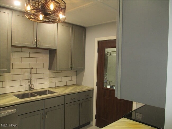 Building Photo - 757 N 7th St