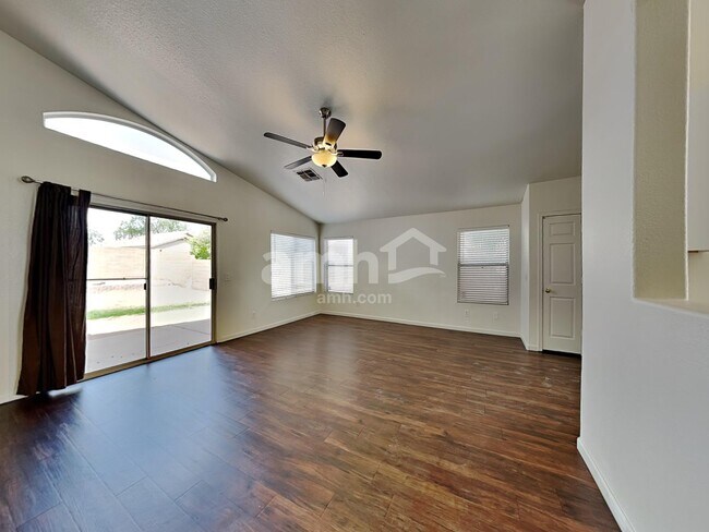 Building Photo - 1272 W Lark Dr