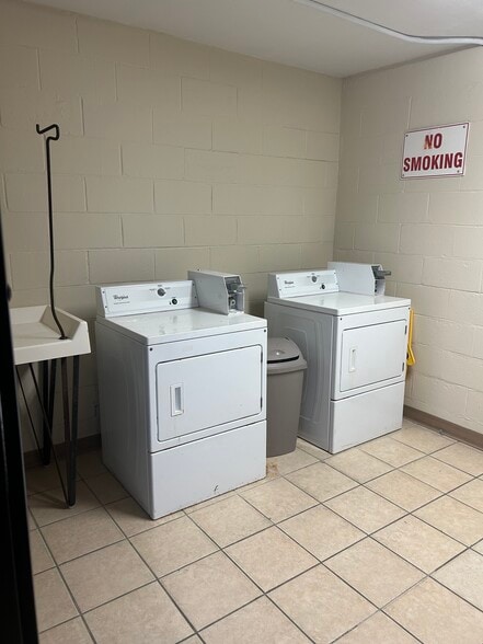 8th floor community laundry room - 8817 S Thomas Dr
