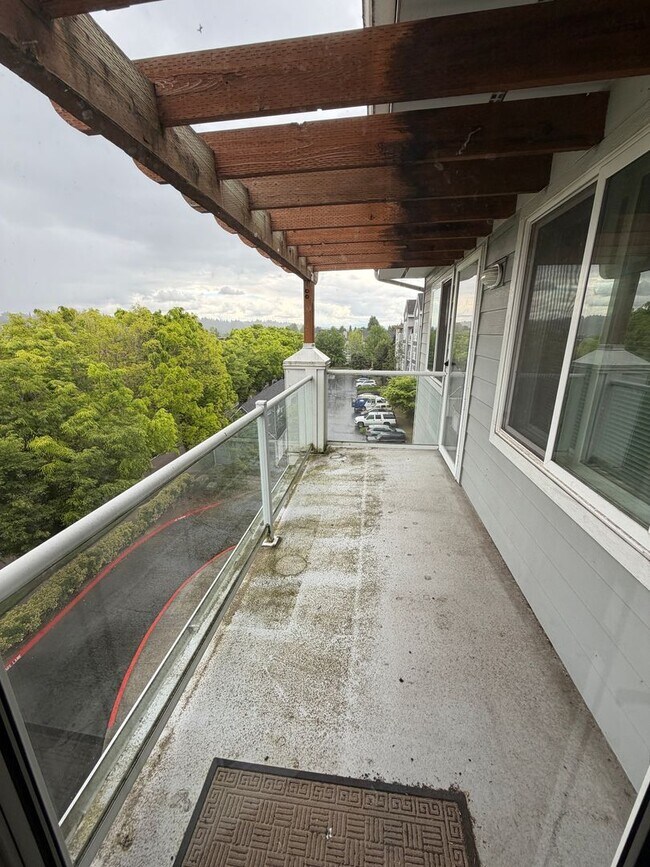 Building Photo - WONDERFUL COLUMBIA SHORES CONDO!