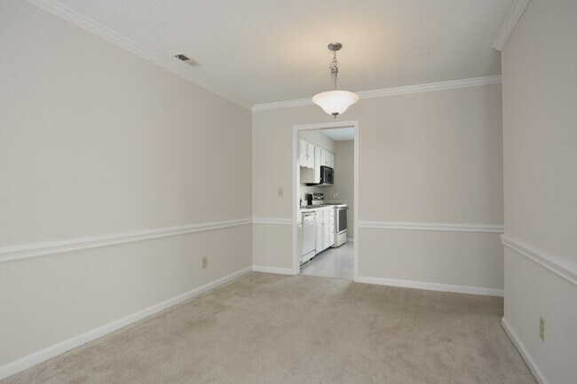 Building Photo - Charming 2BR & 2.5BA Townhome with Dual Primary Suites in Woodstream Glen