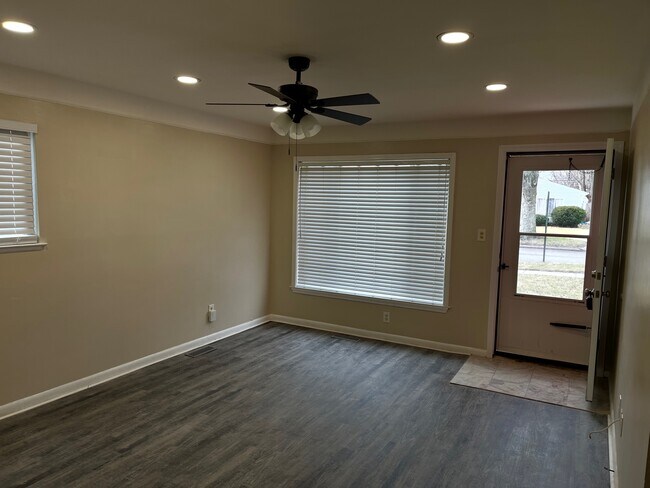 Building Photo - 27640 Barrington St