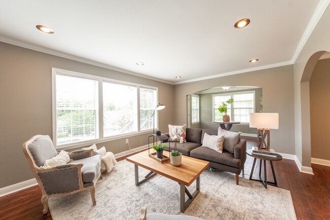 Building Photo - 833 Grove St