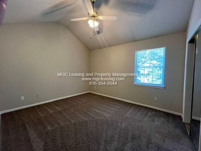 Building Photo - Spacious townhouse available for your July move-in!