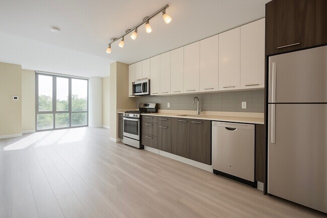 Building Photo - 1524 Sheepshead Bay Rd