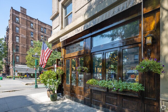 Building Photo - 519 Columbus Ave