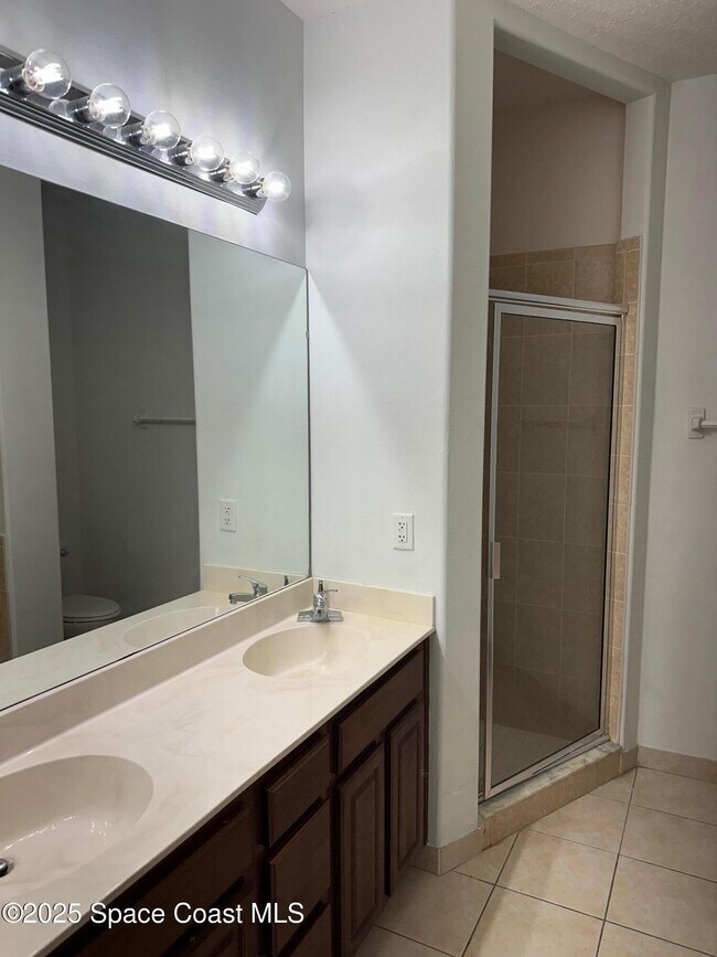 Building Photo - 2087 Hidden Grove Ln
