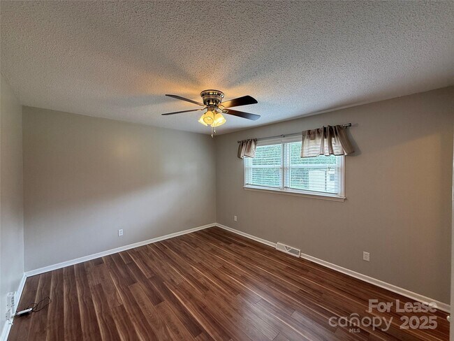 Building Photo - 4712 Jamee Dr