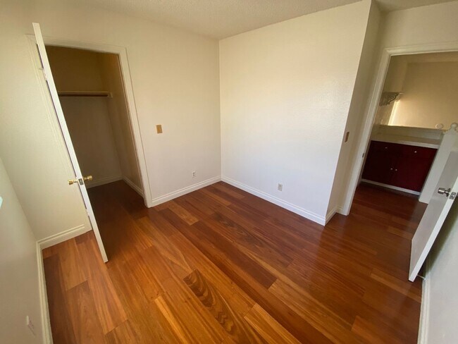 Building Photo - Wonderful 4 bed/2.5 bath home located on t...