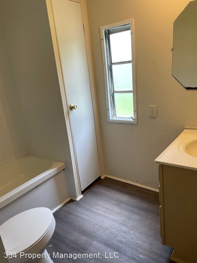 Building Photo - 2 br, 1 bath House - 6312 Ashwood Circle m...