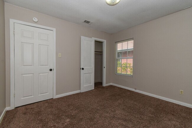 Building Photo - 1103 Pecan Ave