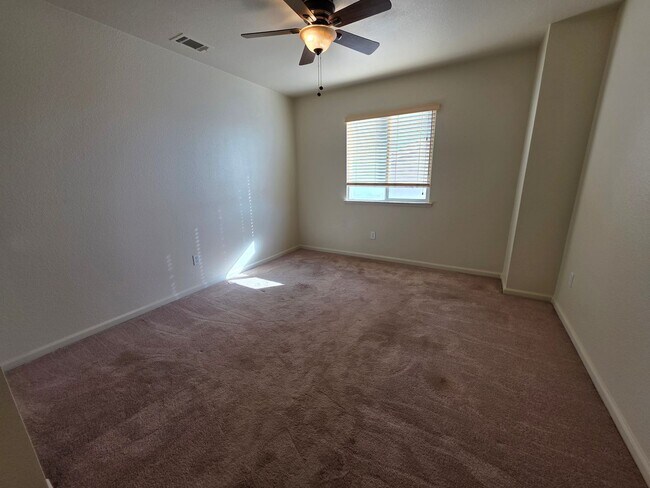 Building Photo - 4 bedroom in north Turlock!