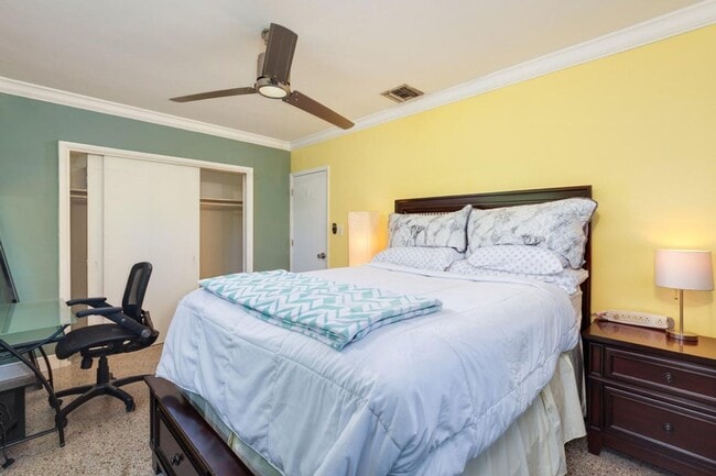 Building Photo - 145 SE 3rd Ave