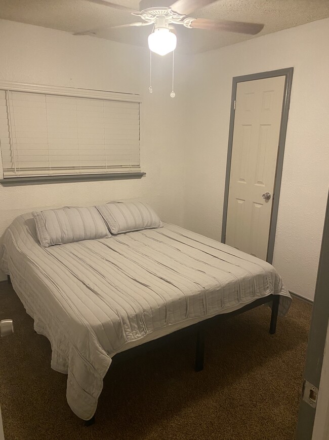 2nd bedroom has a queen size bed - 10239 Canton Fld