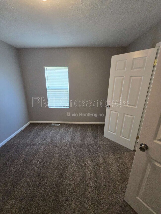 Building Photo - 153 S Cypress Ave
