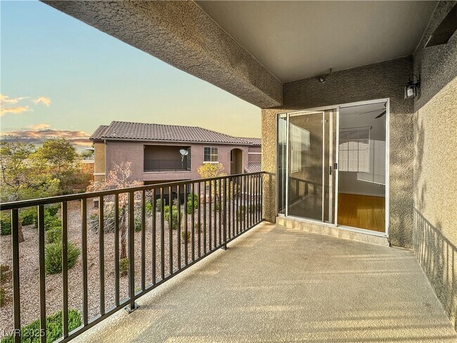 Building Photo - 6868 Sky Pointe Dr