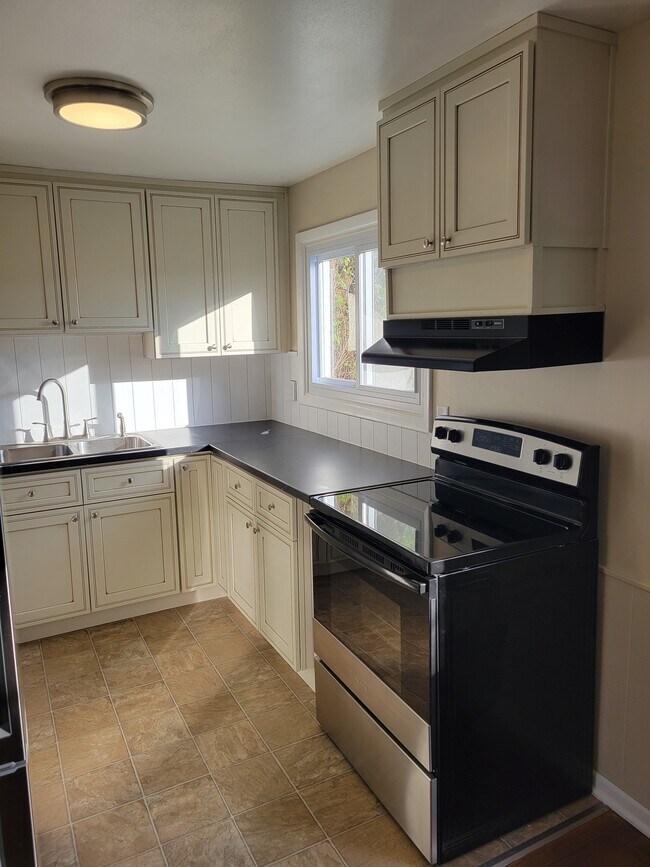 Primary Photo - 444 N Henninger St