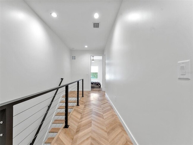 Building Photo - 102 W Adalee St