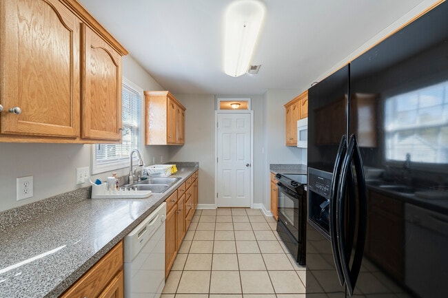 Building Photo - 2175 Glendale Ave