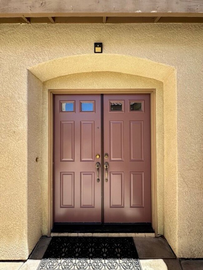 Building Photo - Beautiful Two Story 5 bedroom Home in the ...