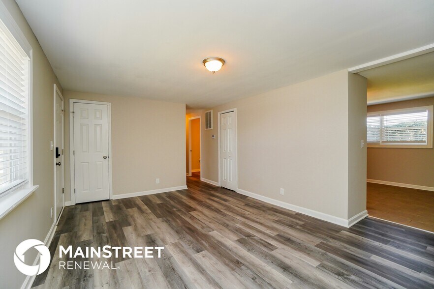 Building Photo - 357 Amesbury Dr