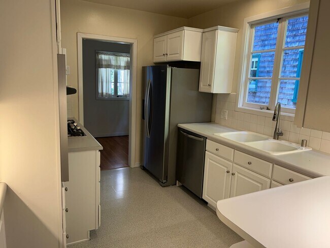 Building Photo - Beautiful North Berkeley 4-Bedroom