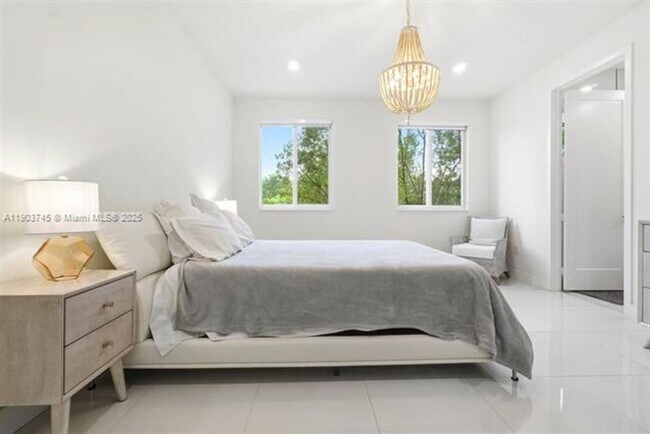 Building Photo - 6611 NW 102nd Path