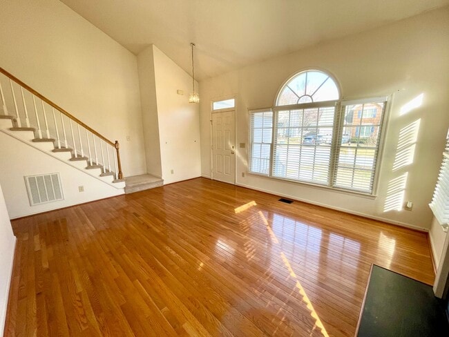 Building Photo - 3 Bed 2.5 Bath Beautiful Home Located North West Greensboro!