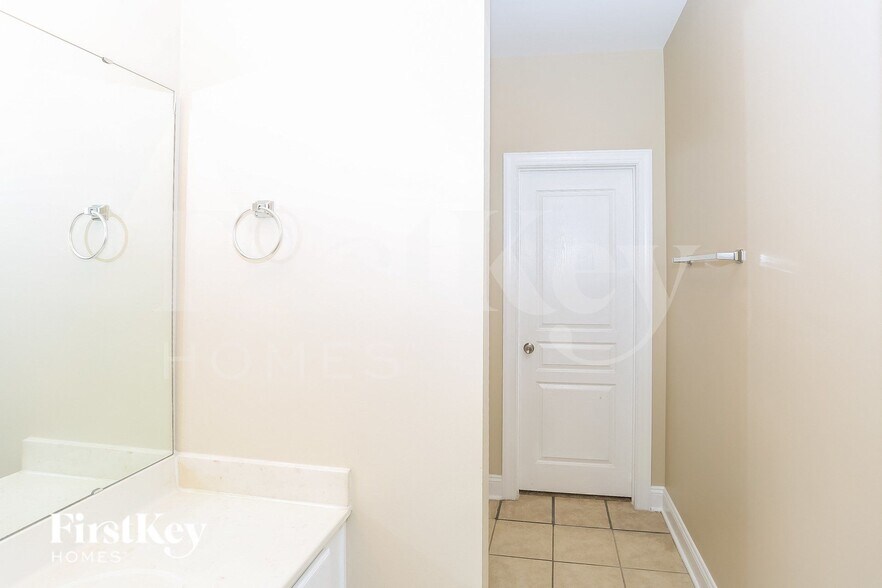 Building Photo - 4934 Hawfield St