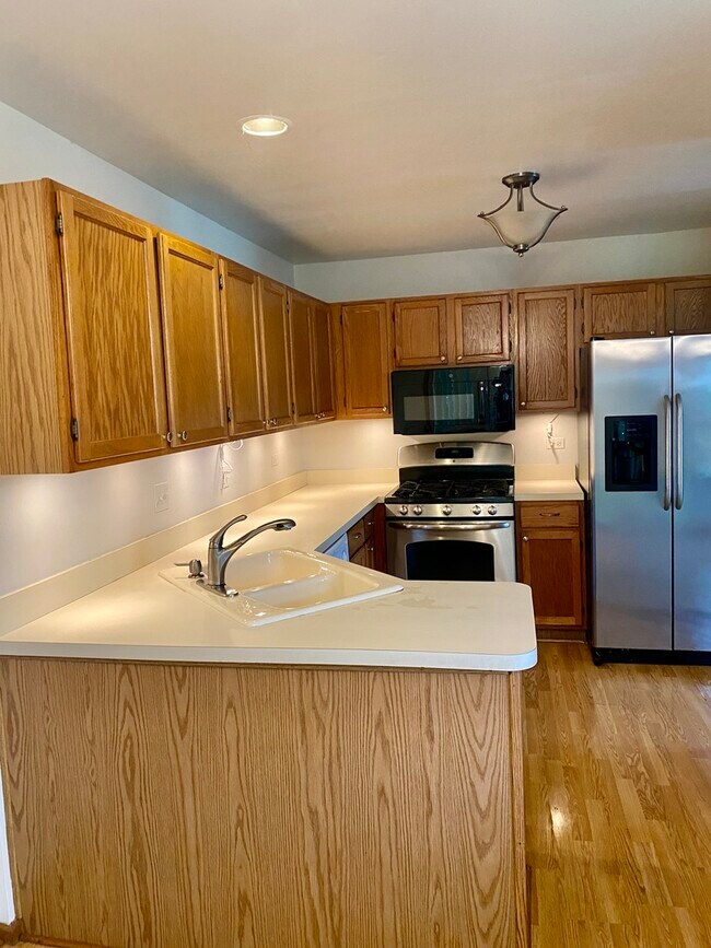 Building Photo - 214 Stoneybrook Ln