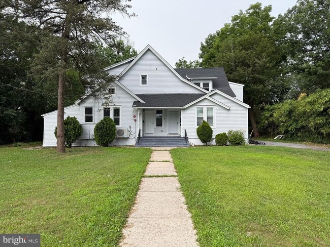 Primary Photo - 42 N Cove Rd