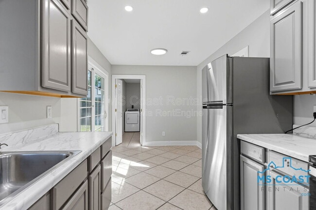 Building Photo - 472 Ginger Dr