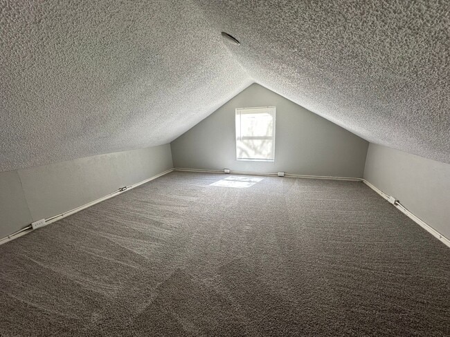 Building Photo - Gorgeous 4bd 2ba on Mature Lot in Prime Lo...