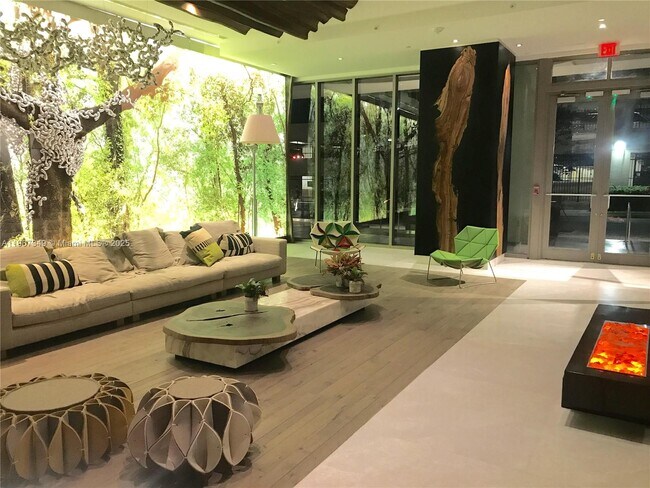 Building Photo - 1010 Brickell Ave