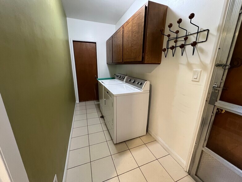 Building Photo - 30541 McGrath Dr