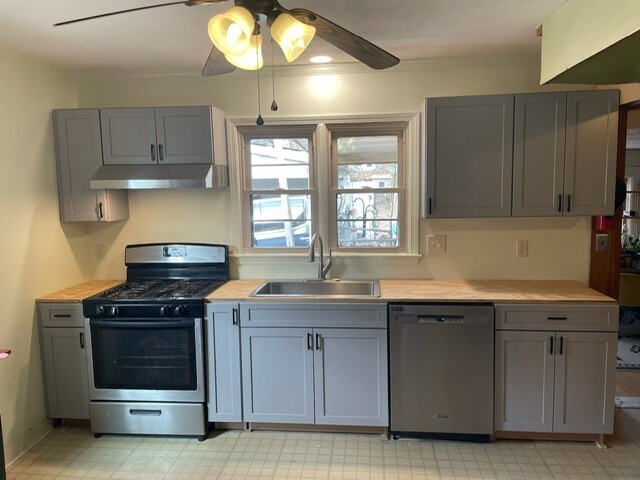 new kitchen cabinets, granite, new sink, faucet and dishwasher - 213 E Vermilya Ave