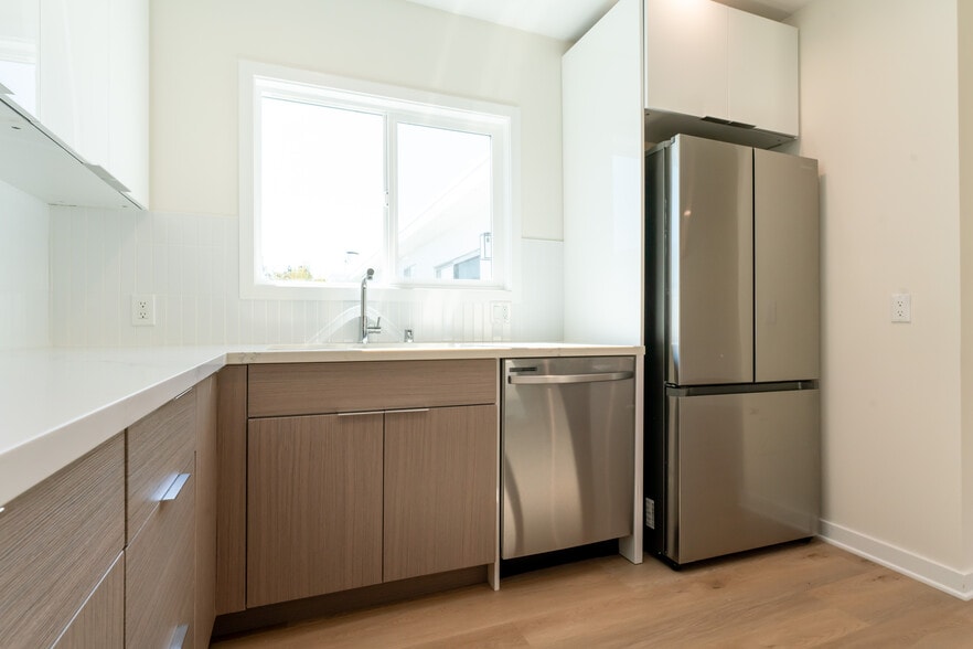 Primary Photo - 833 20th St