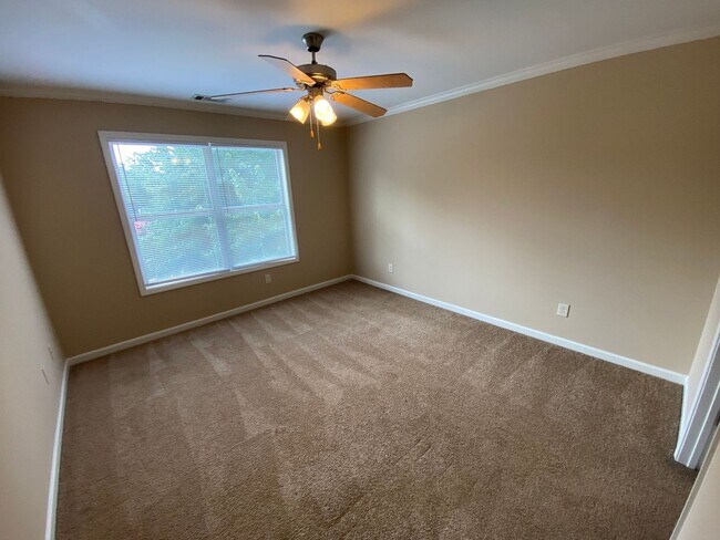 Building Photo - Pre-Leasing for August 2026!