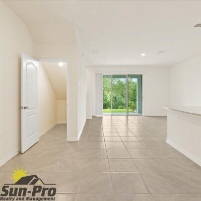 Building Photo - 113 Maya Way