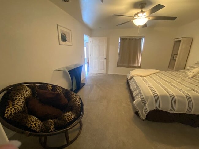 Building Photo - 3045 Palisades Dr