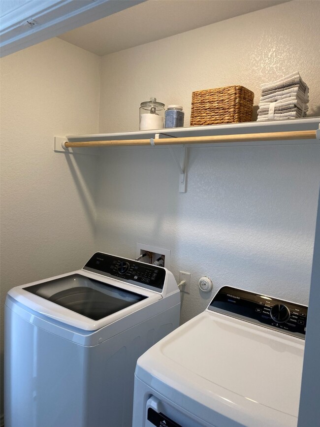 Building Photo - 252 Tugboat Annie Wy